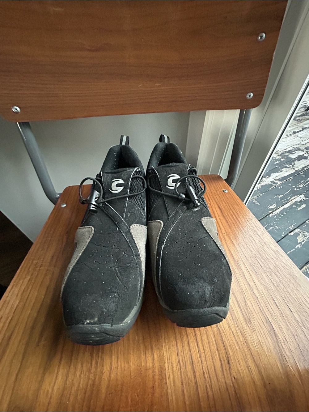 Vintage Cannondale Men's Black Slip-On Athletic Sneakers with Gray Panels